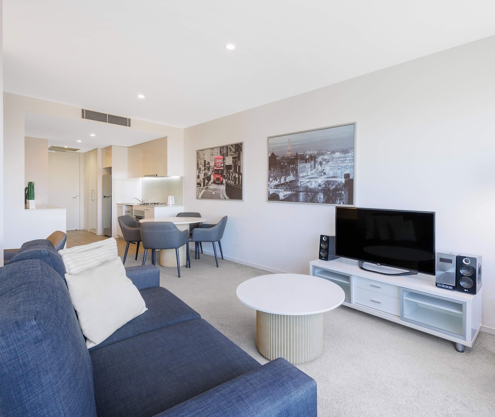 Oaks Melbourne Flemington Suites 32/46