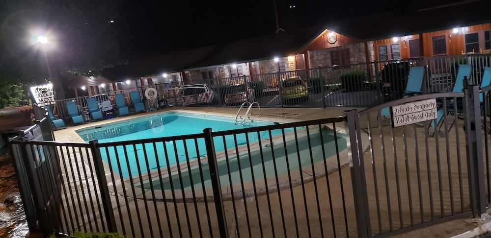 Marshall's Creek Rest Motel 8/71