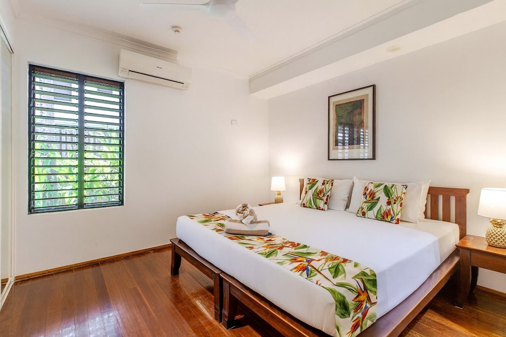 DELUXE, APARTMENT, KING BED, GARDEN VIEW