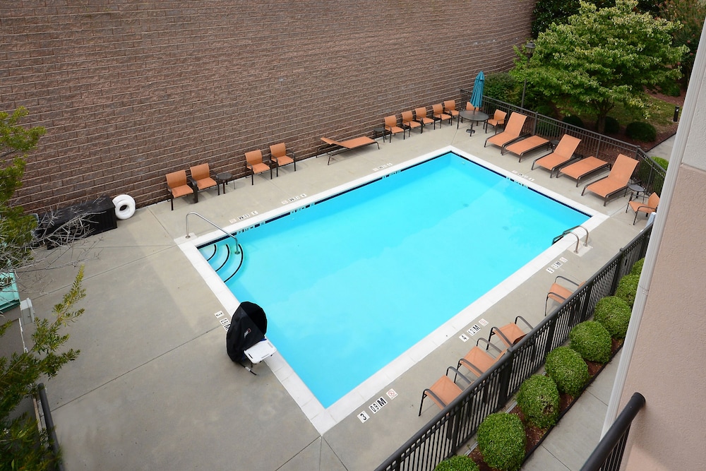 Courtyard Danville 2/32