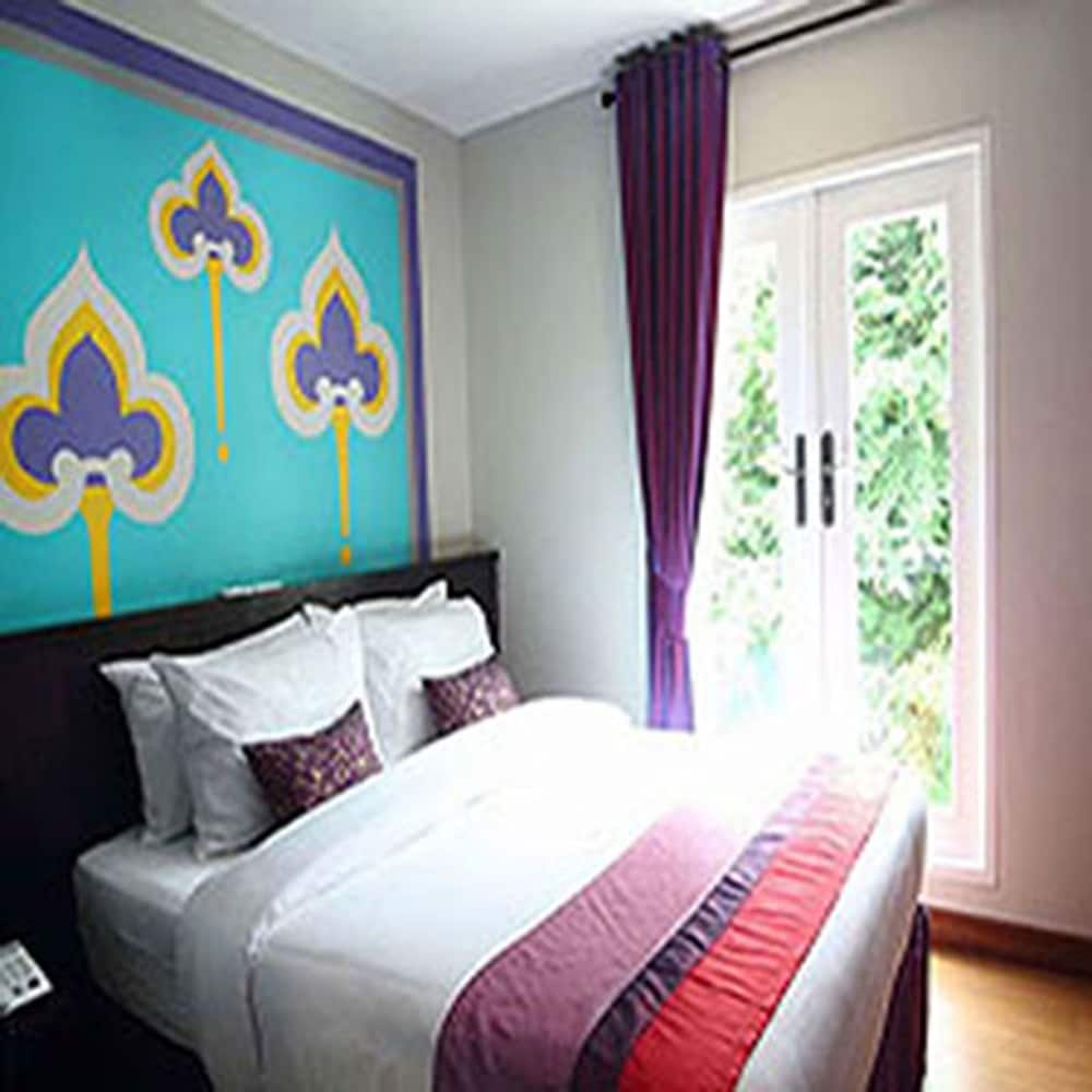 Sawasdee Hotel At Sukhumvit Soi 8 24/48