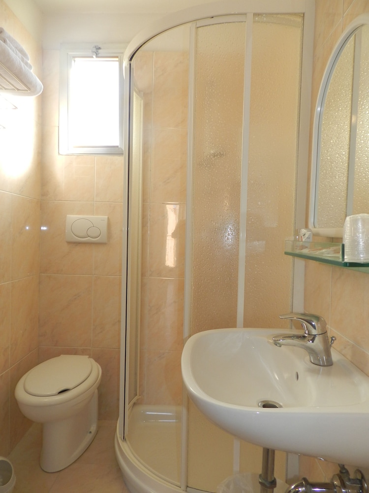 Sport Hotel 5/34