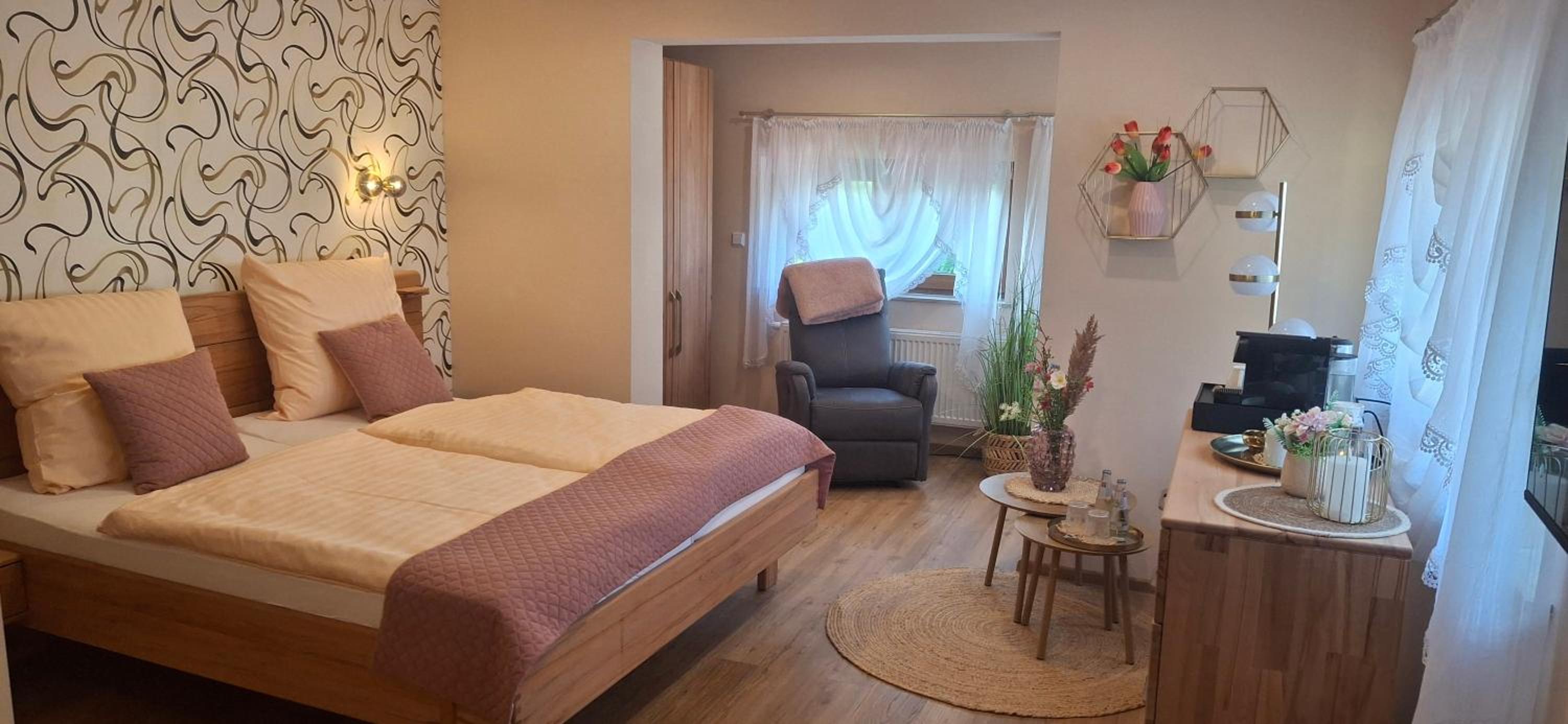 Deluxe, Double Bed