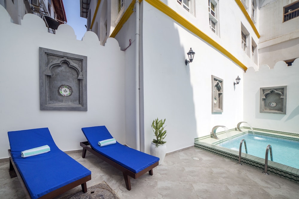 Tembo House Hotel Apartments 44/50
