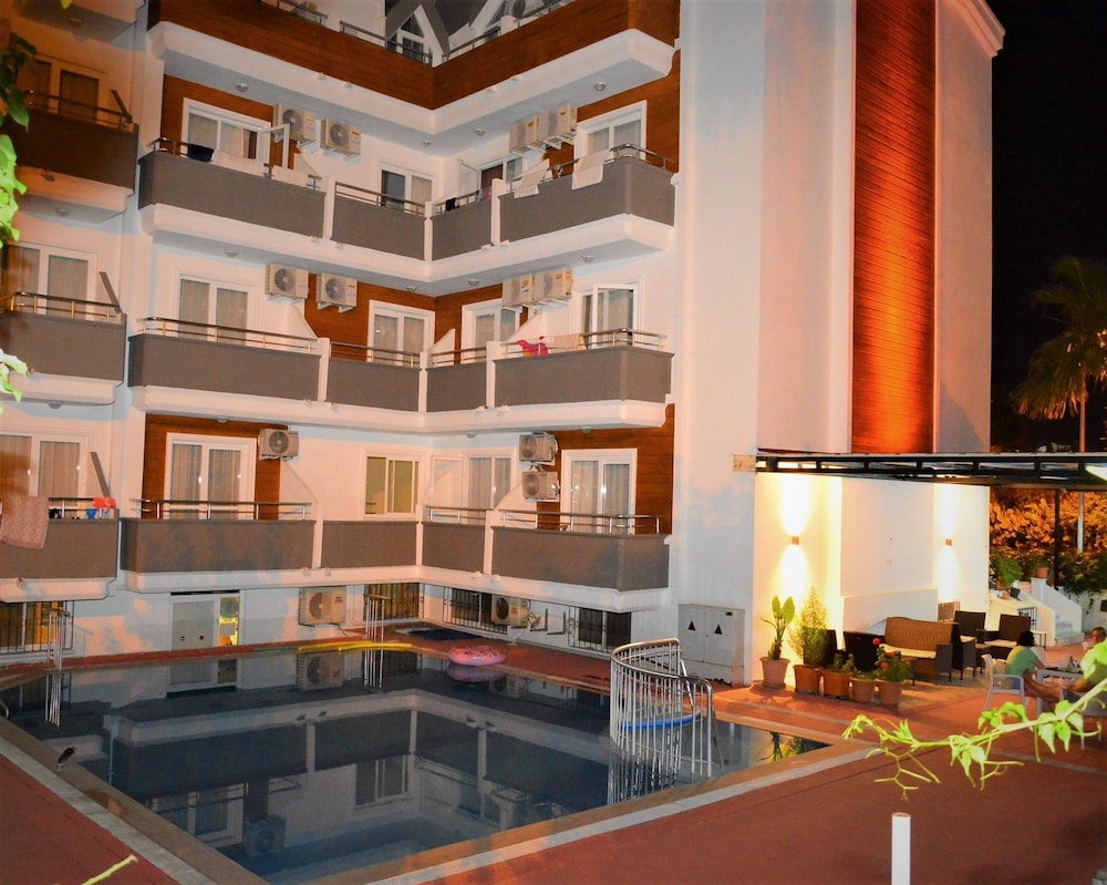 Marsyas Hotel 4/44