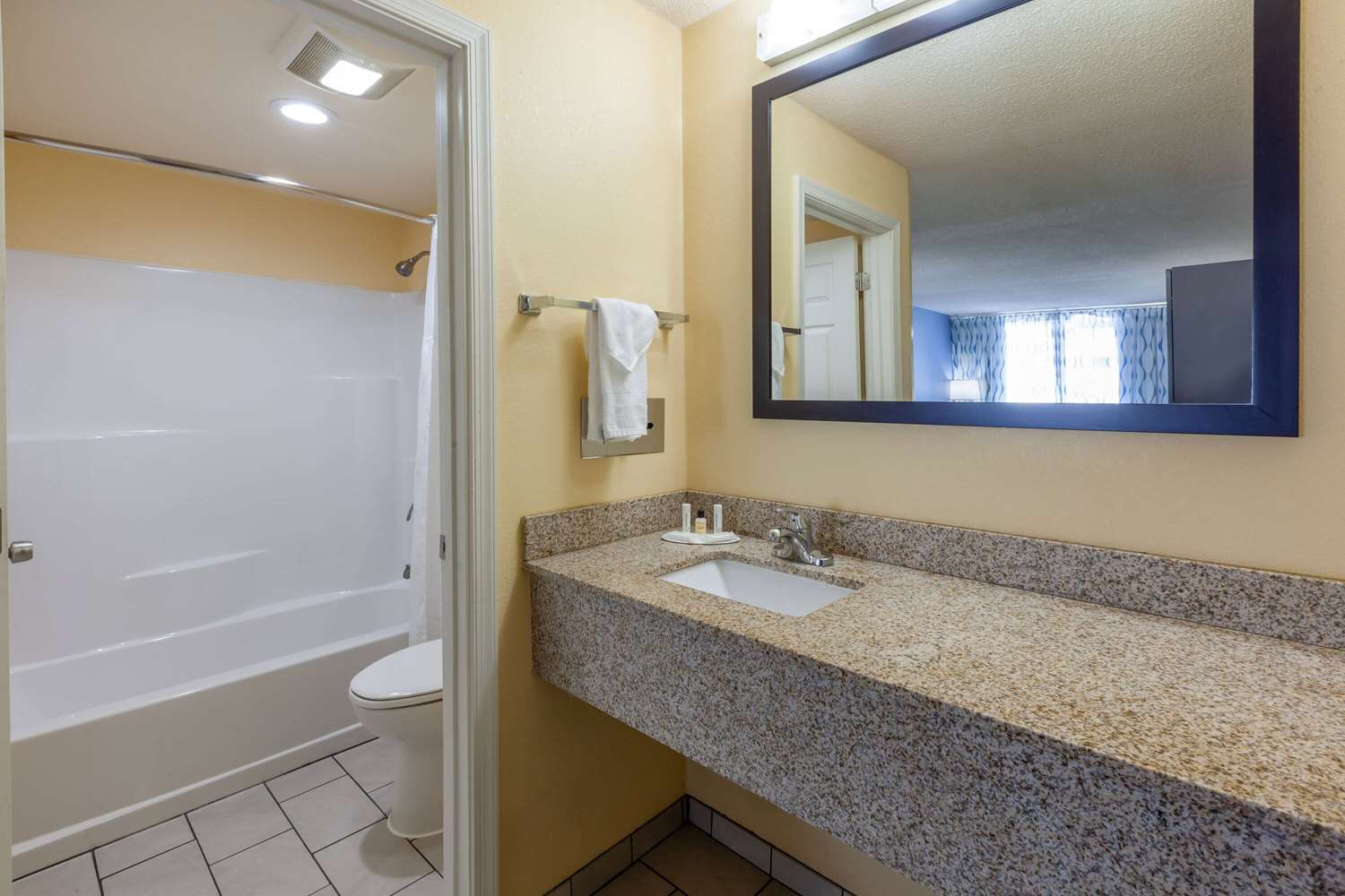 Days Inn by Wyndham Charles Town/Harpers Ferry 20/23