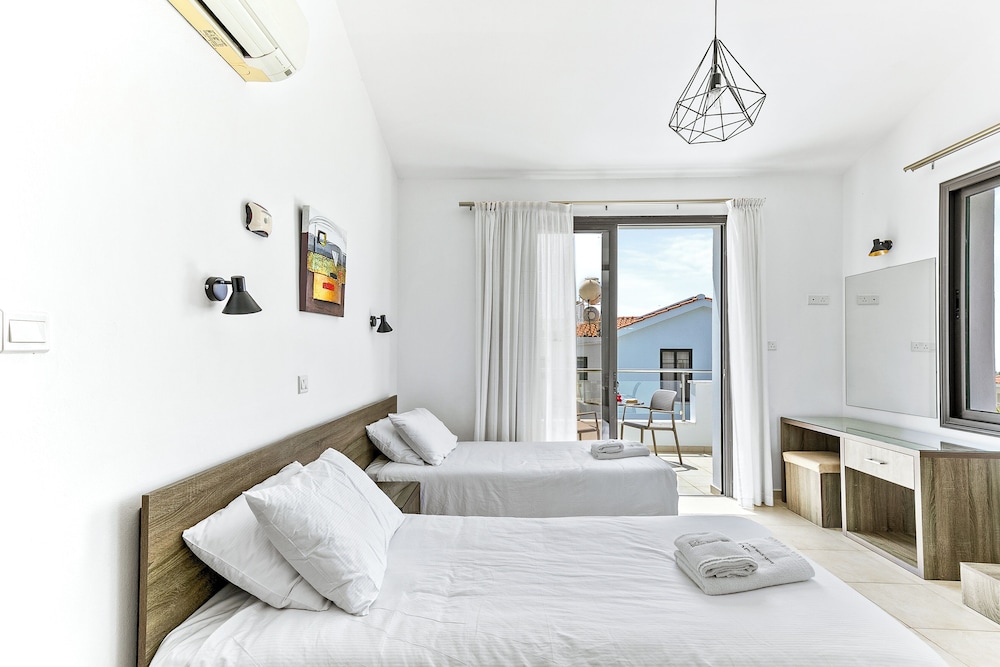 Platzia Beach Villas 4/35