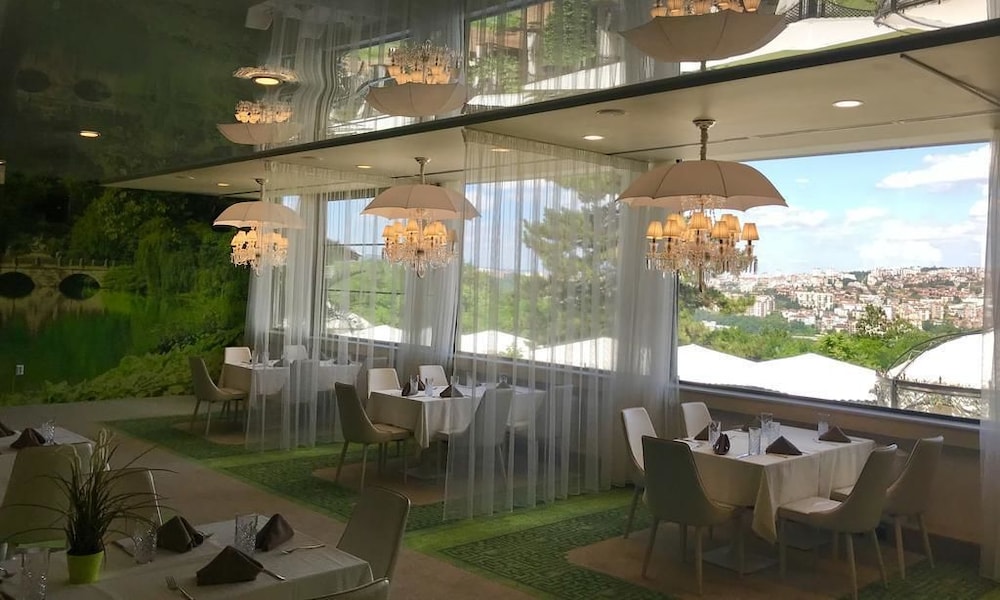 Park Hotel Raya Garden 56/58