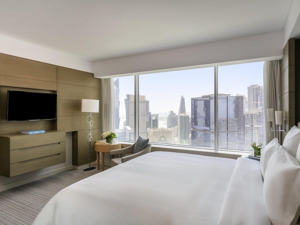 غرفة سوبيريور بسرير كينج، Pullman Doha West Bay 2/6
