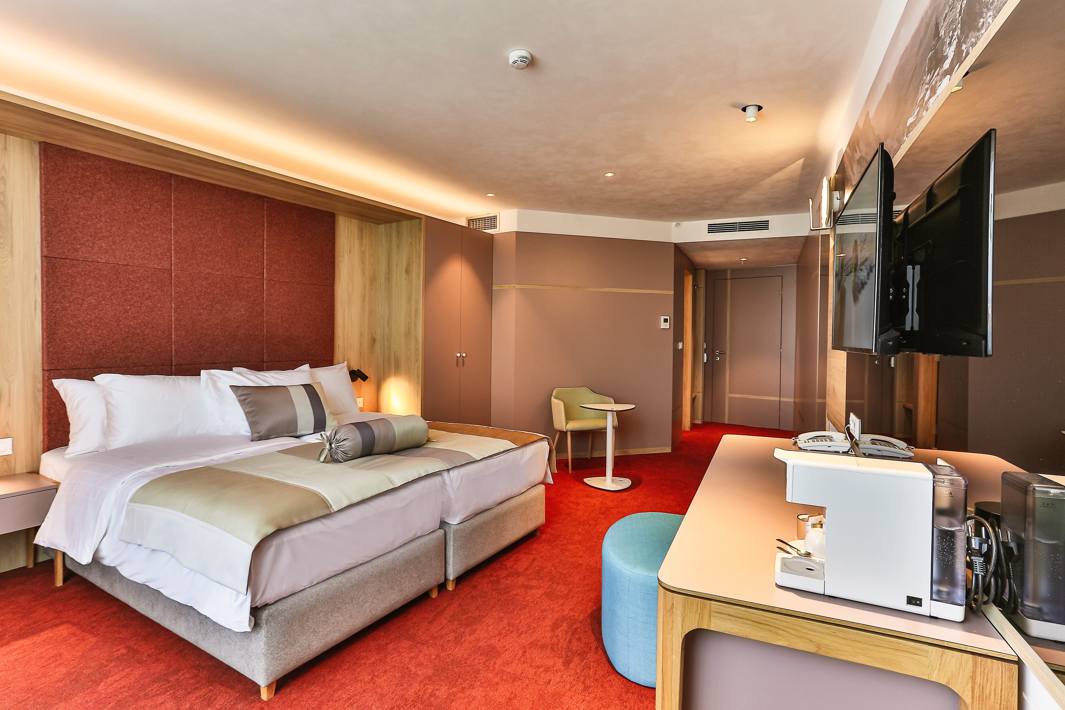 Carine Hotel Centar 25/50