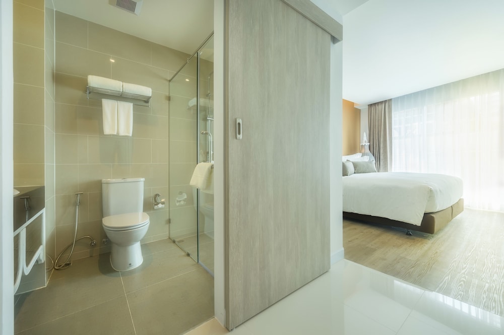 Anajak Bangkok Hotel 66/70