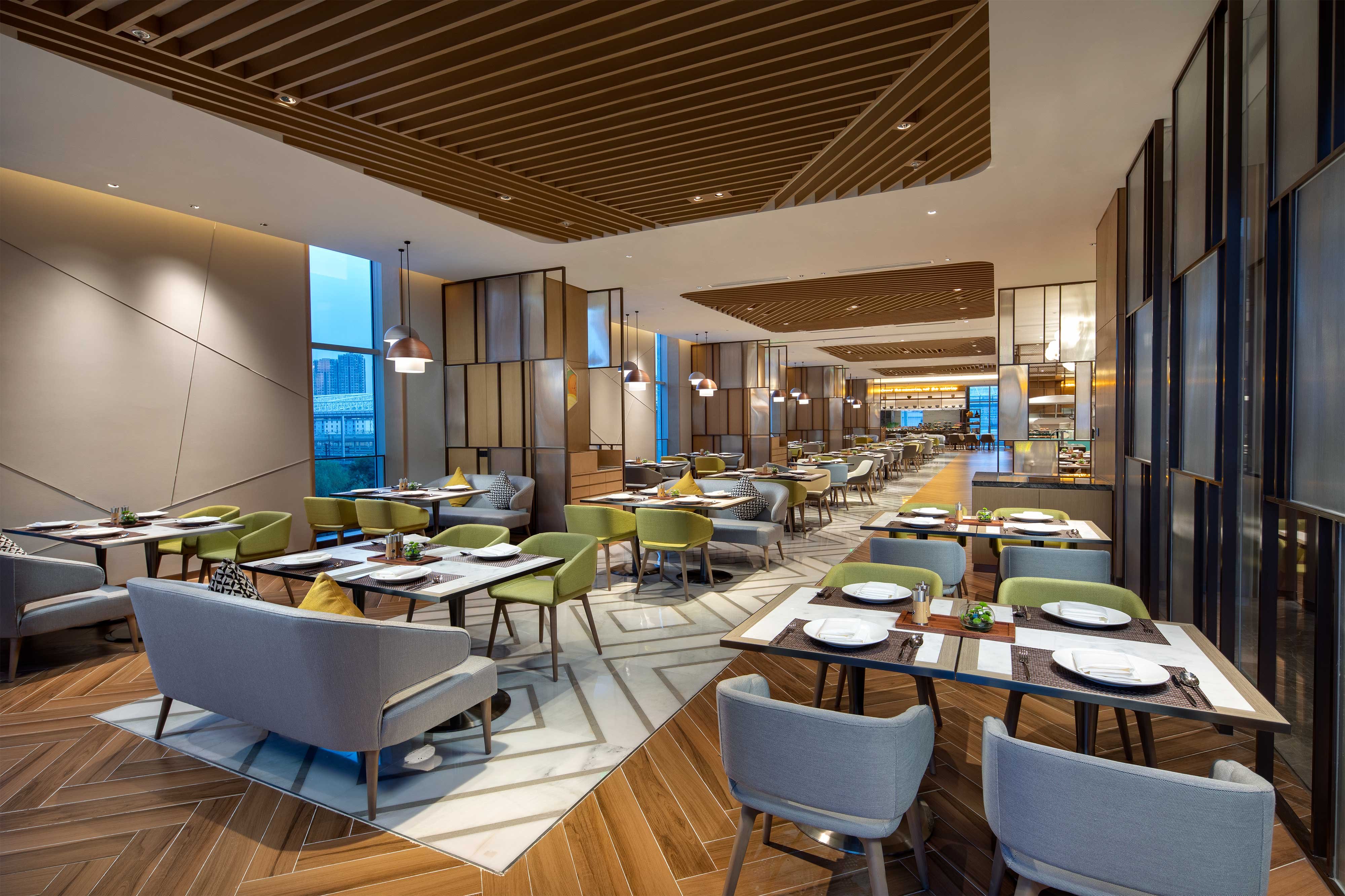 Holiday Inn Wuxi Central Station 38/56