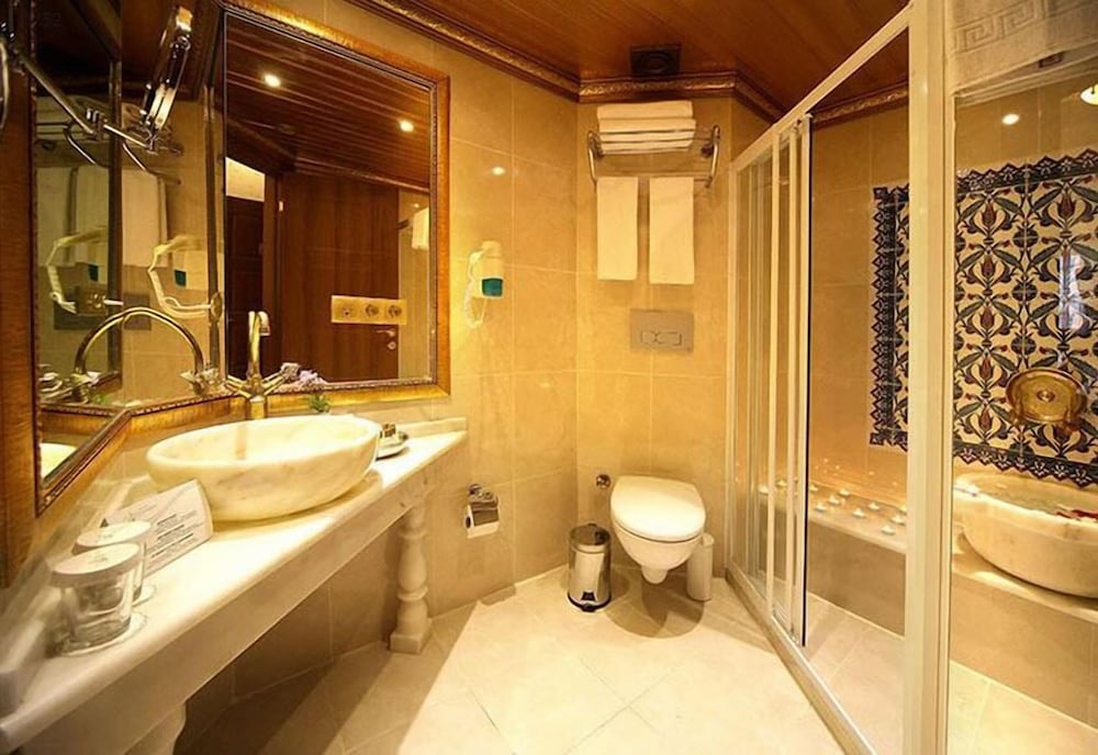 Marmara Deluxe Hotel 68/72