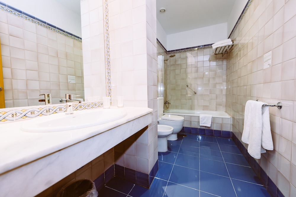 Basic Hotel Dona Manuela 40/40