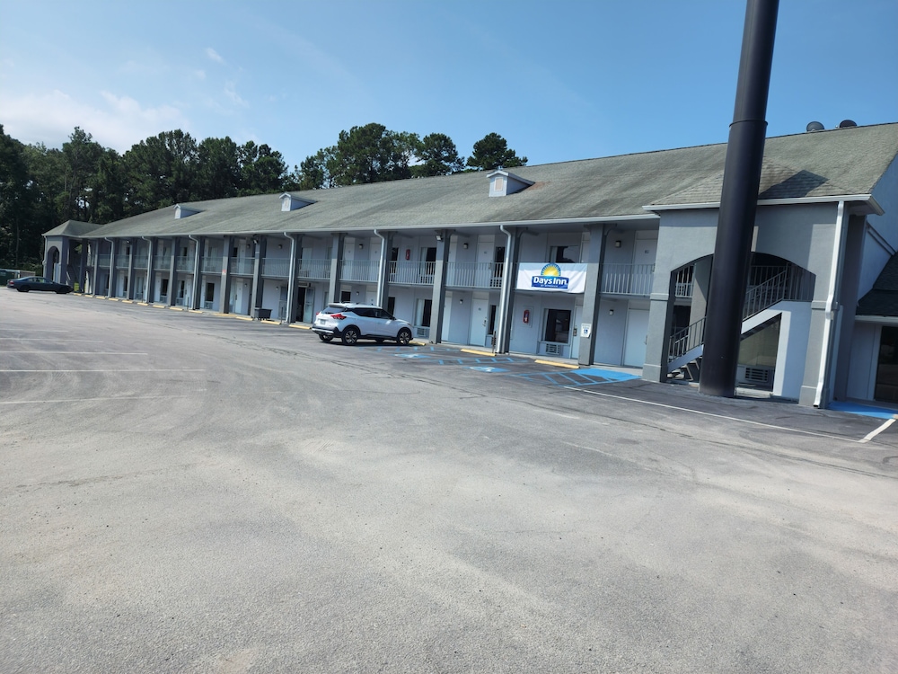 Days Inn by Wyndham Hardeeville Near Hilton Head 37/50