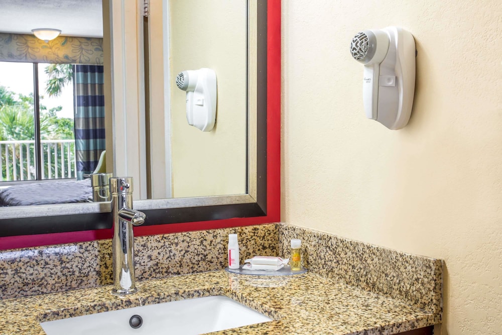 Days Inn Fort Lauderdale Airport North Cruise Port 16/19