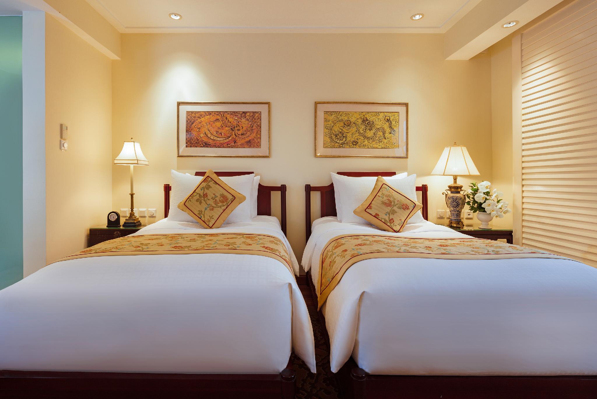 Palace, Twin Beds