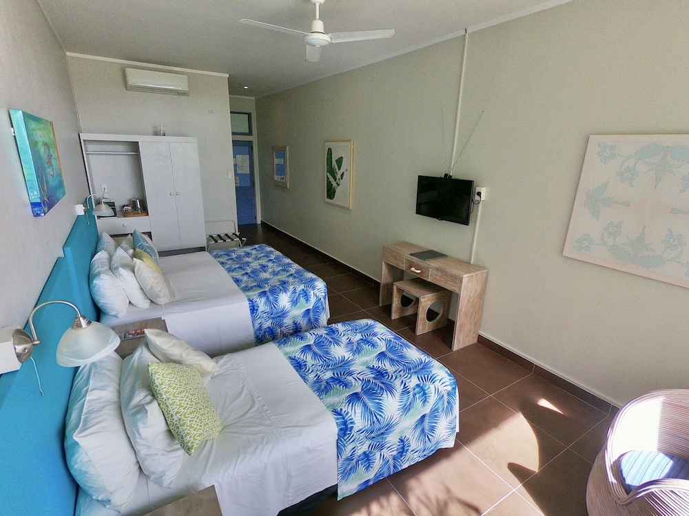 The Islander Hotel 10/50