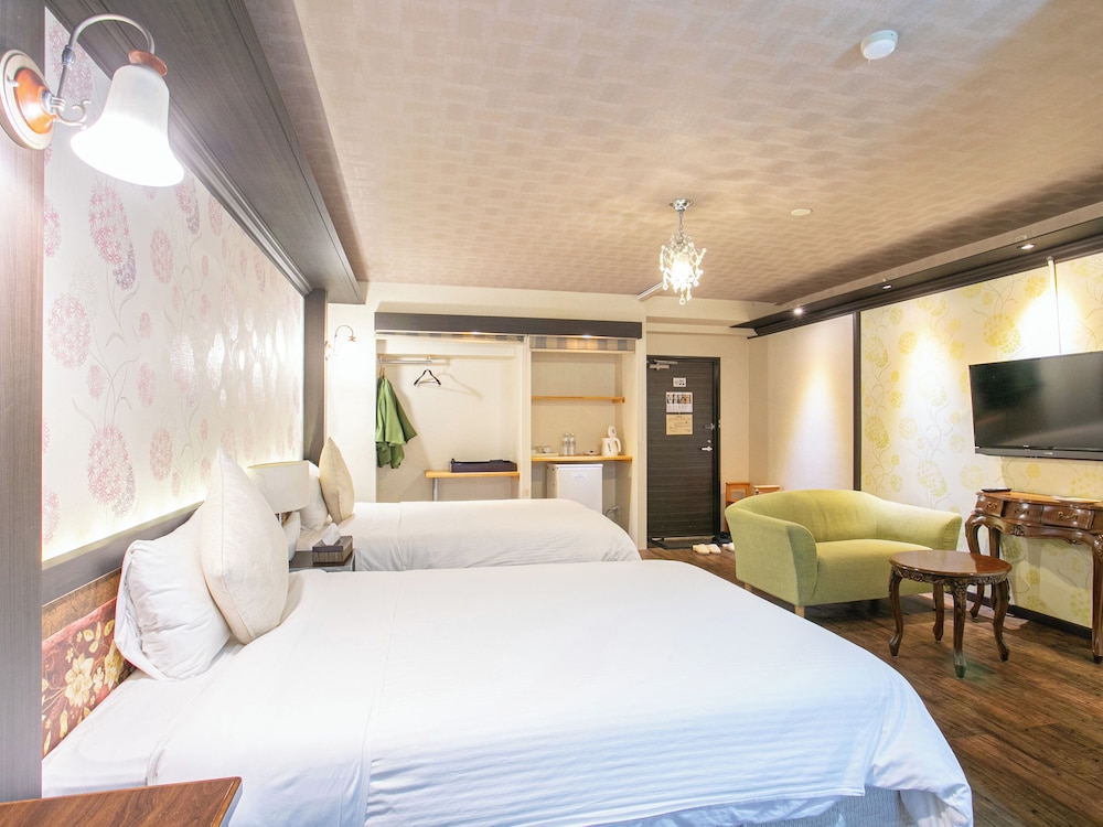 DELUXE, TWIN BEDS