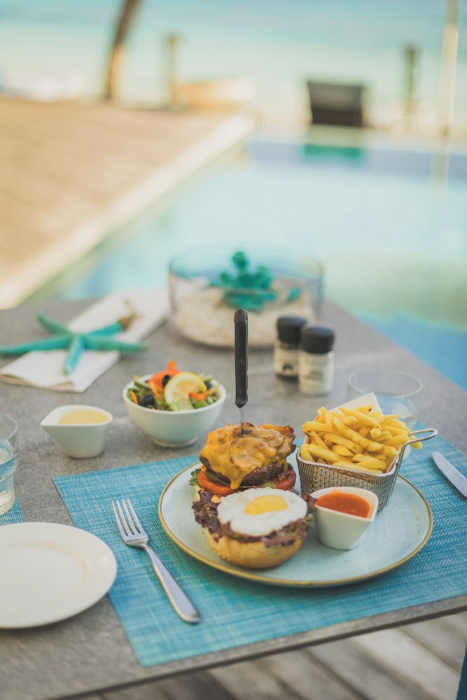 Carana Beach Hotel 53/68