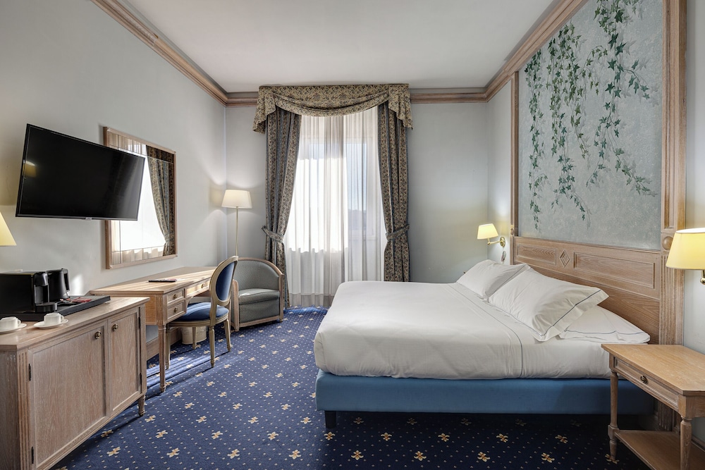 Hotel de La Ville 13/64