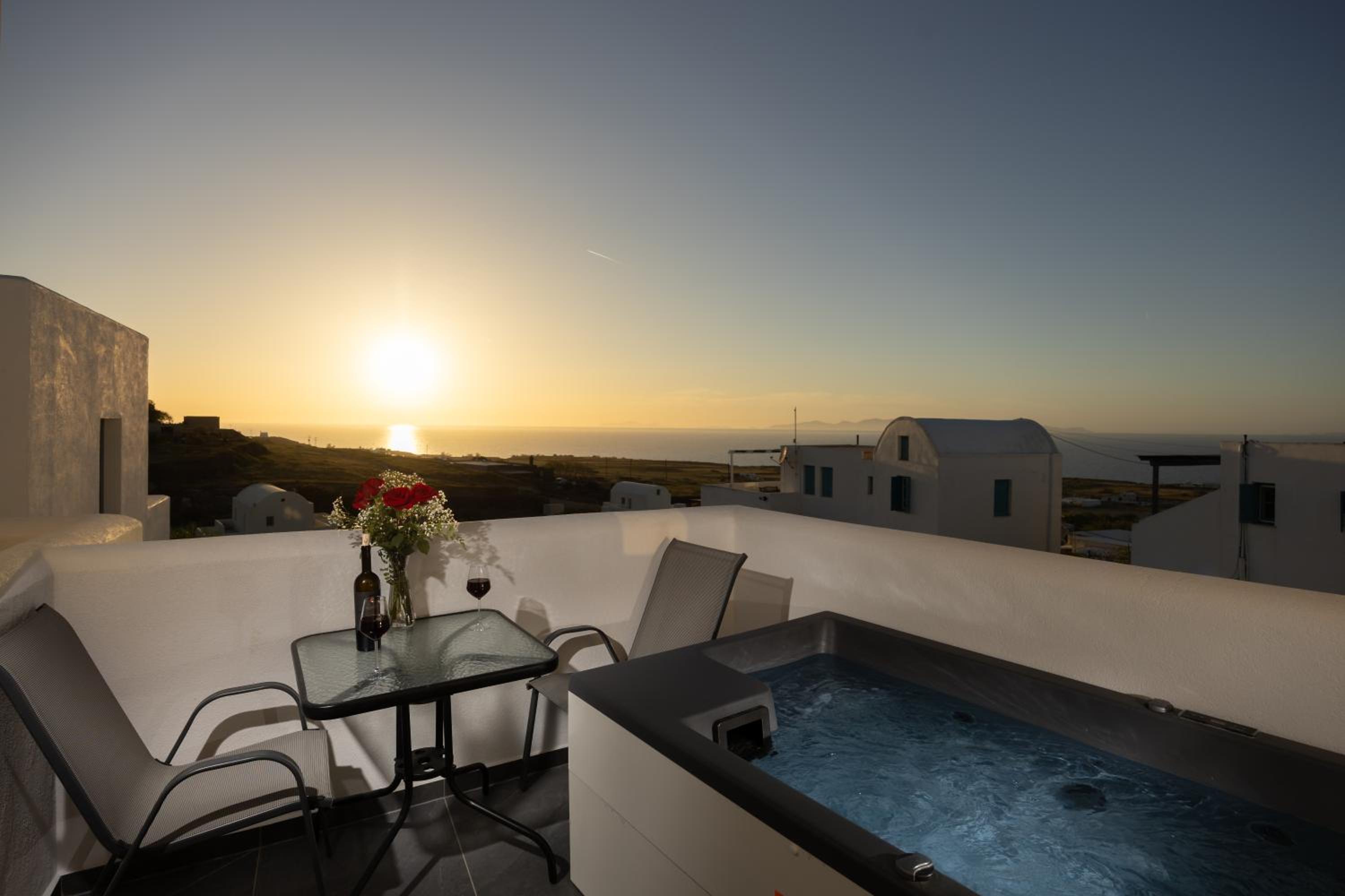 Nastram Suites Oia 25/30