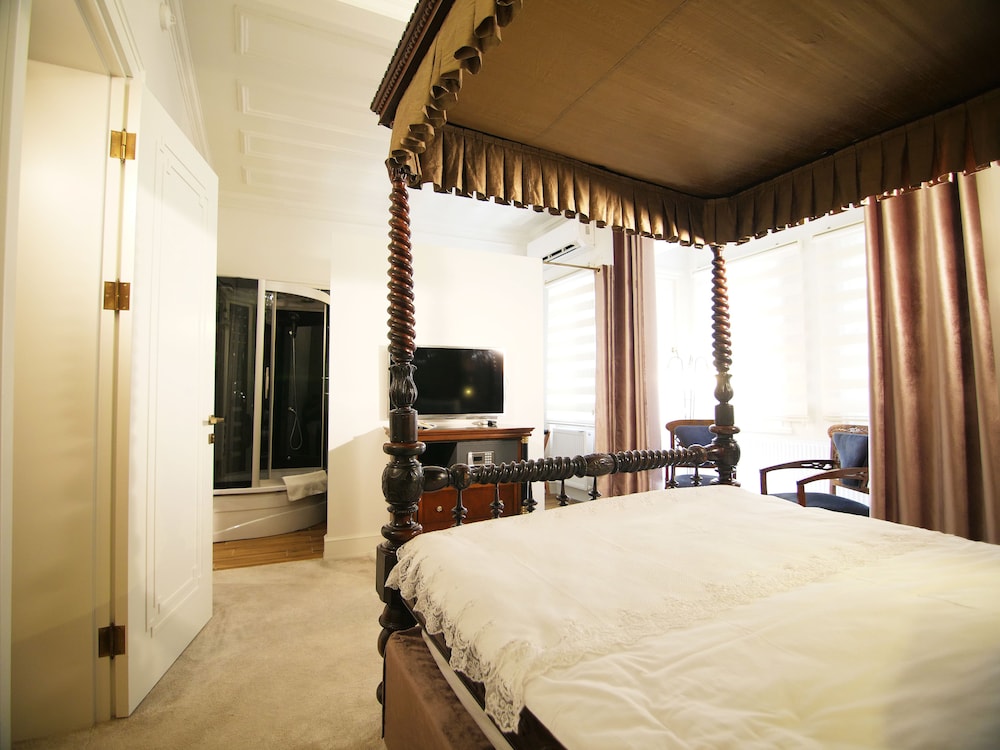 Faik Pasha Hotels 11/76