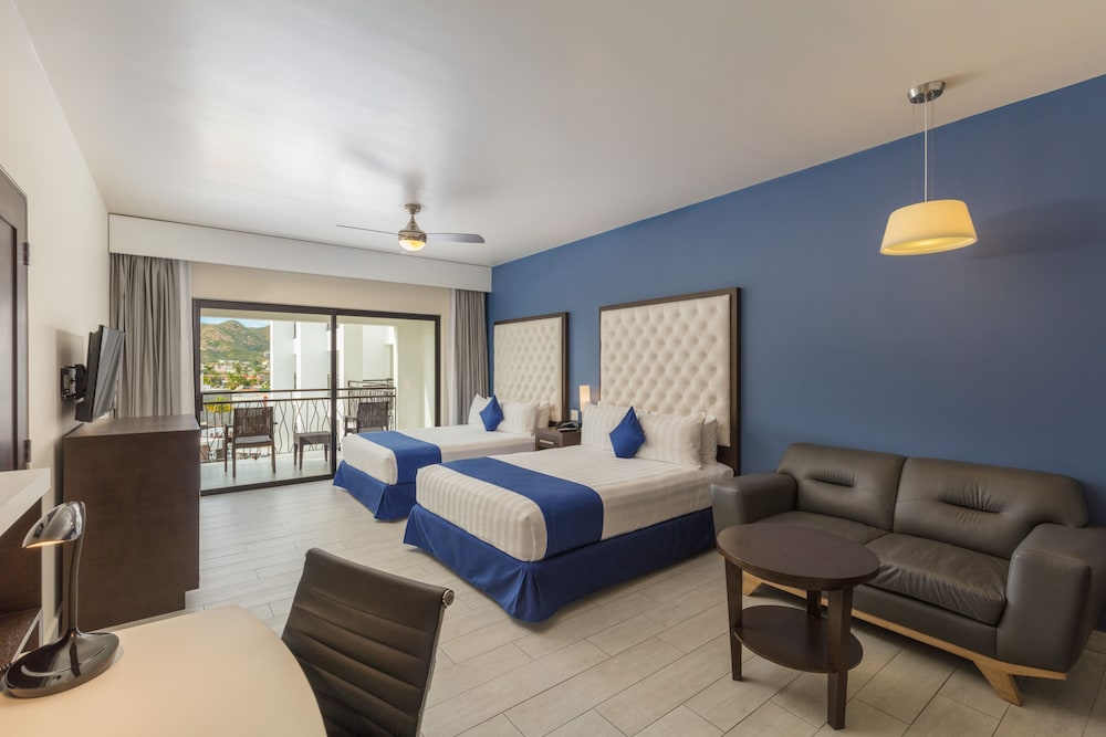 1 BEDROOM, FAMILY SUITE, KITCHENETTE