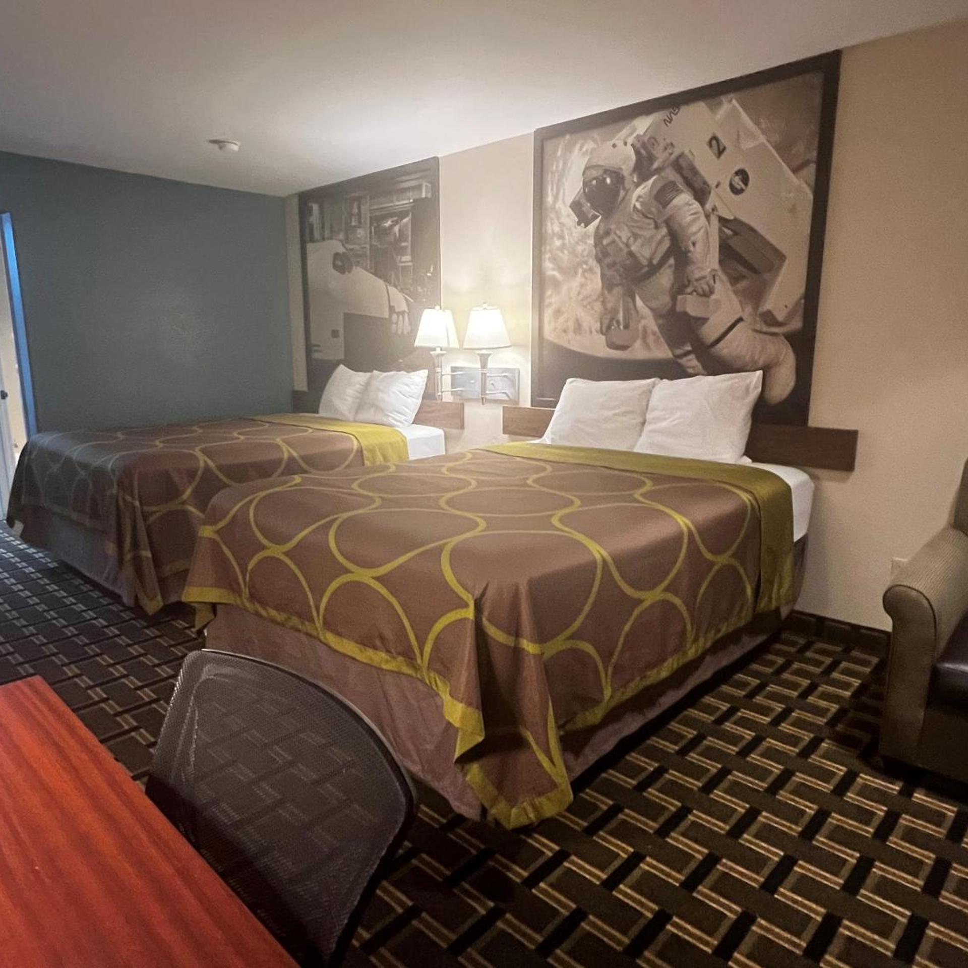 Hotel Baytown/I-10 21/56