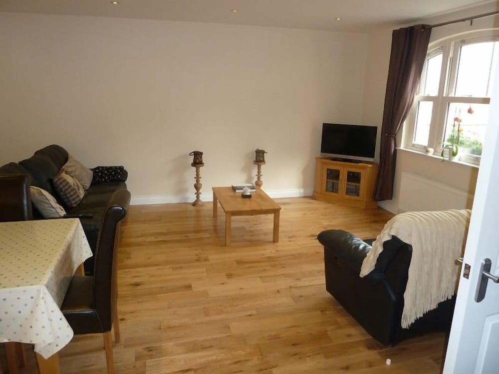 Oatlands Self Catering Cottages 20/22