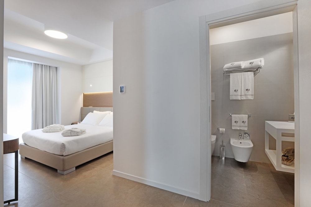 M F Hotel 24/72