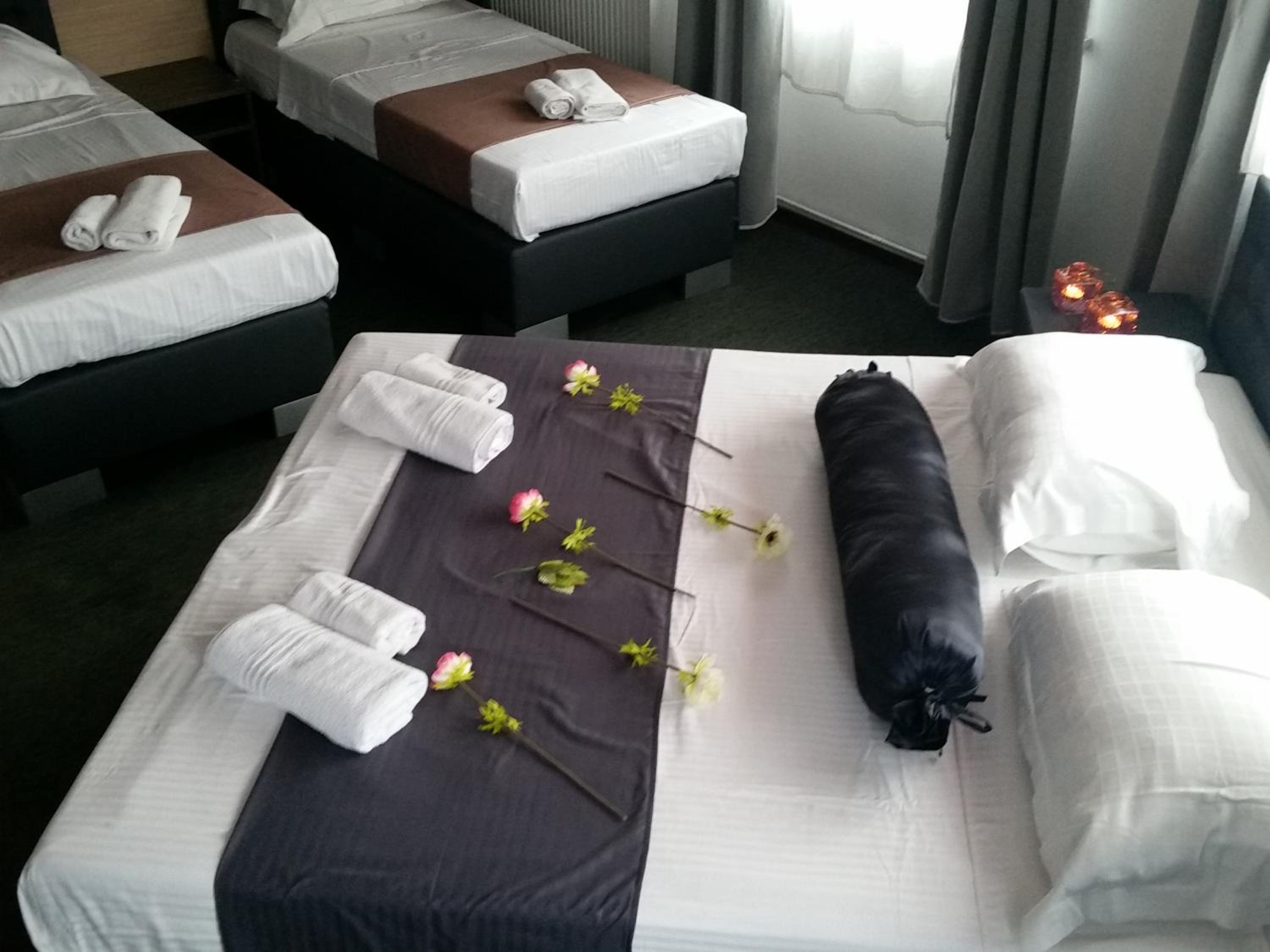 Room, Quadruple