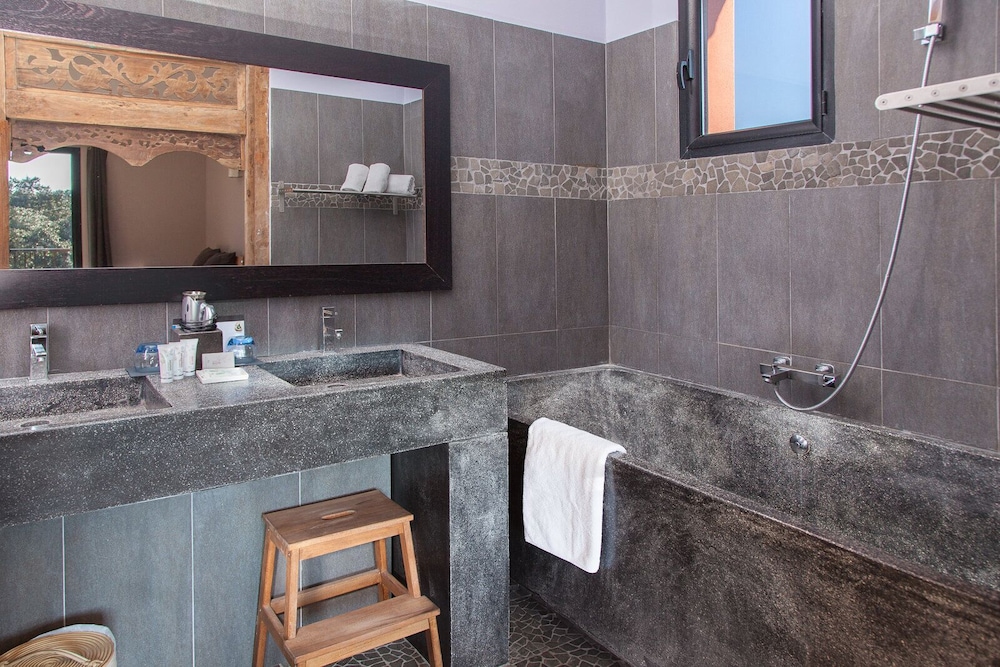 Hotel restaurant spa Disini Montpellier Est, The Originals Relais 47/50