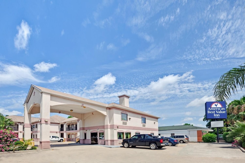 Sapphire Inn & Suites- Deer Park 1/36