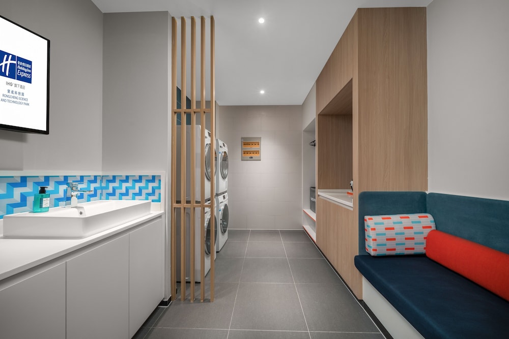Holiday Inn Express Rongcheng Science and Technology Park 12/53