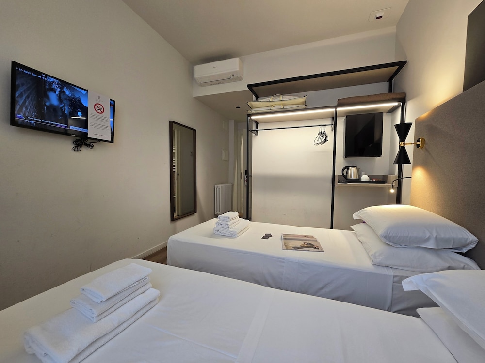 SUPERIOR, DOUBLE OR TWIN BED