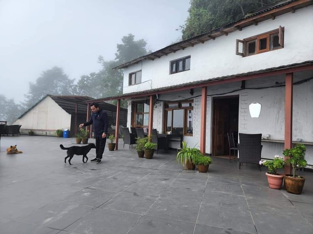 Everest Manla Resort 24/50