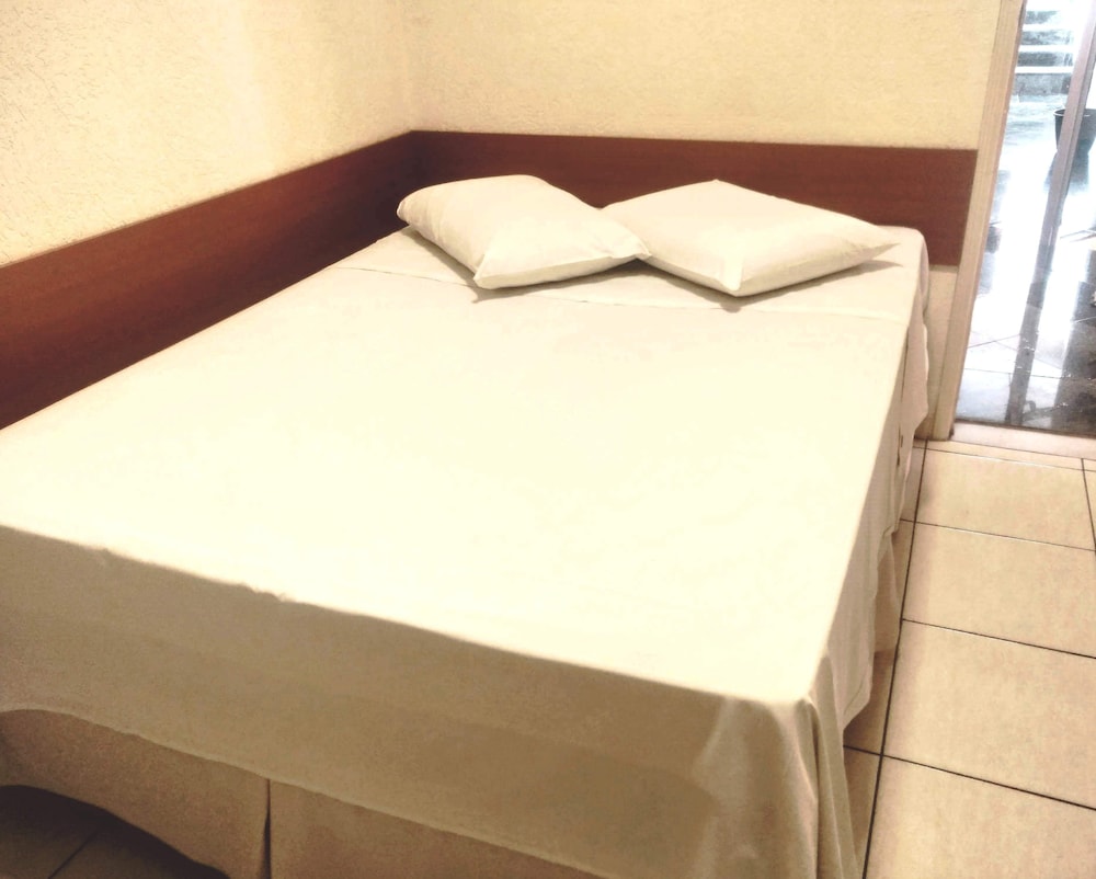 Lelis Hotel 7/16