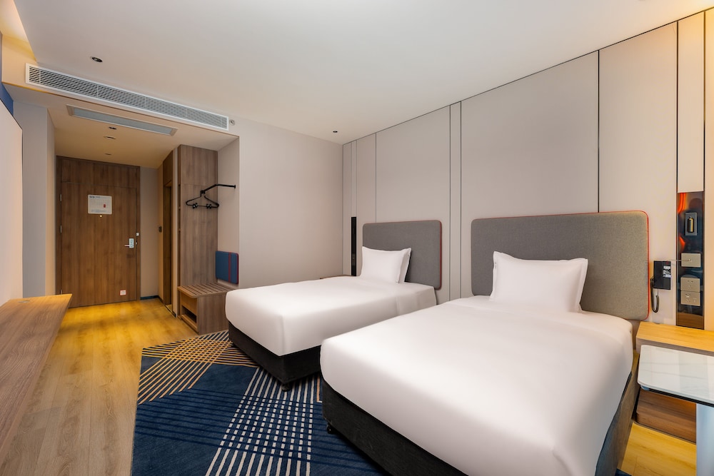 Hollywood, Standard, Twin Beds, Accessible