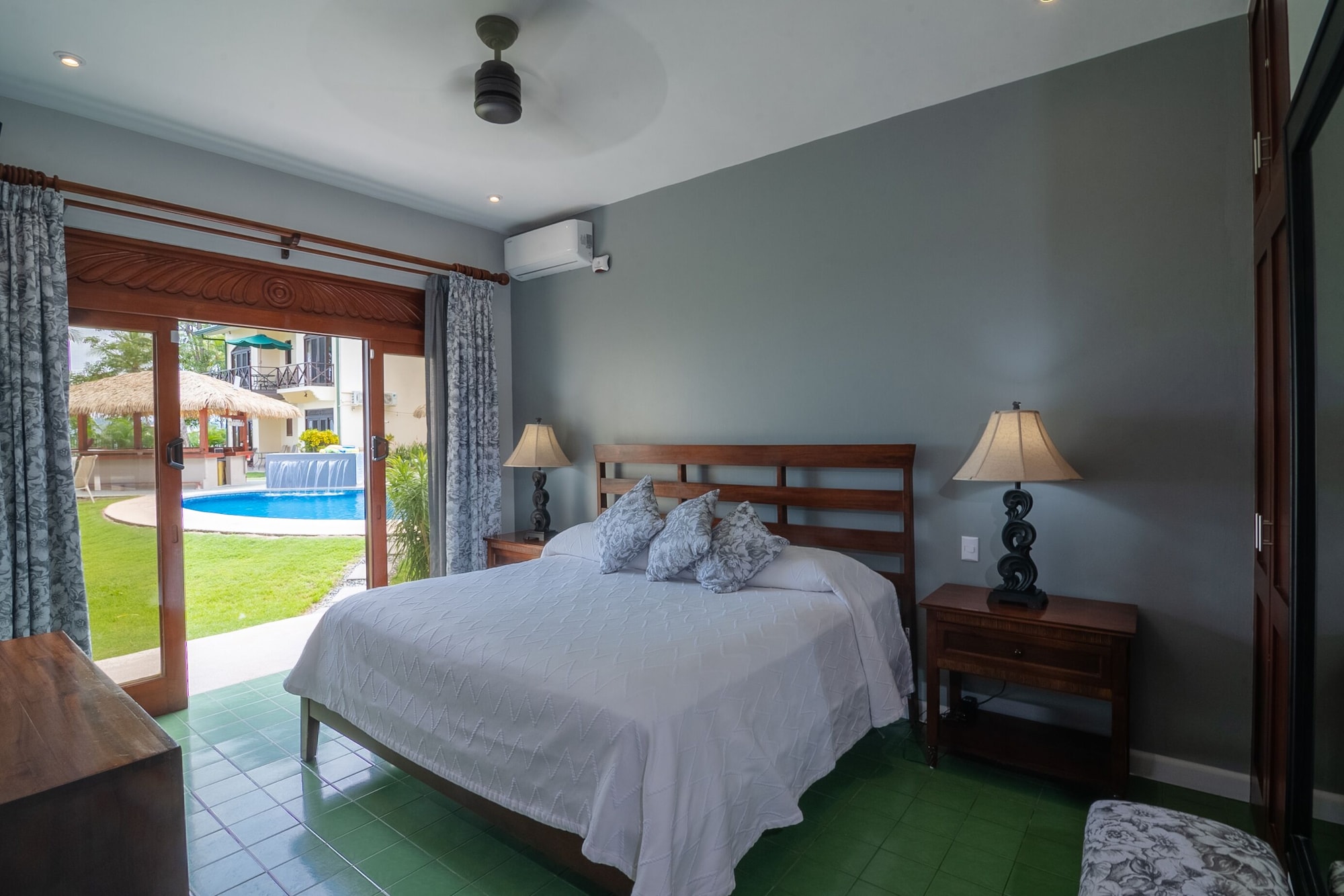 2 BEDROOMS, CONDO, POOL VIEW