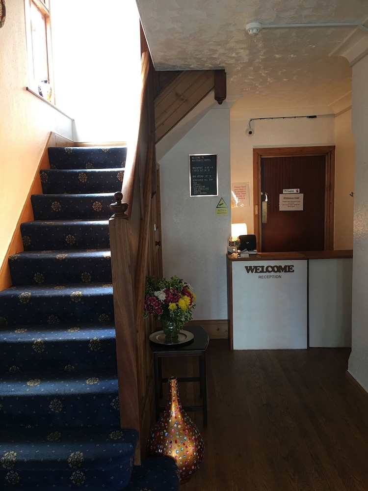 Whiteways Hotel 4/34