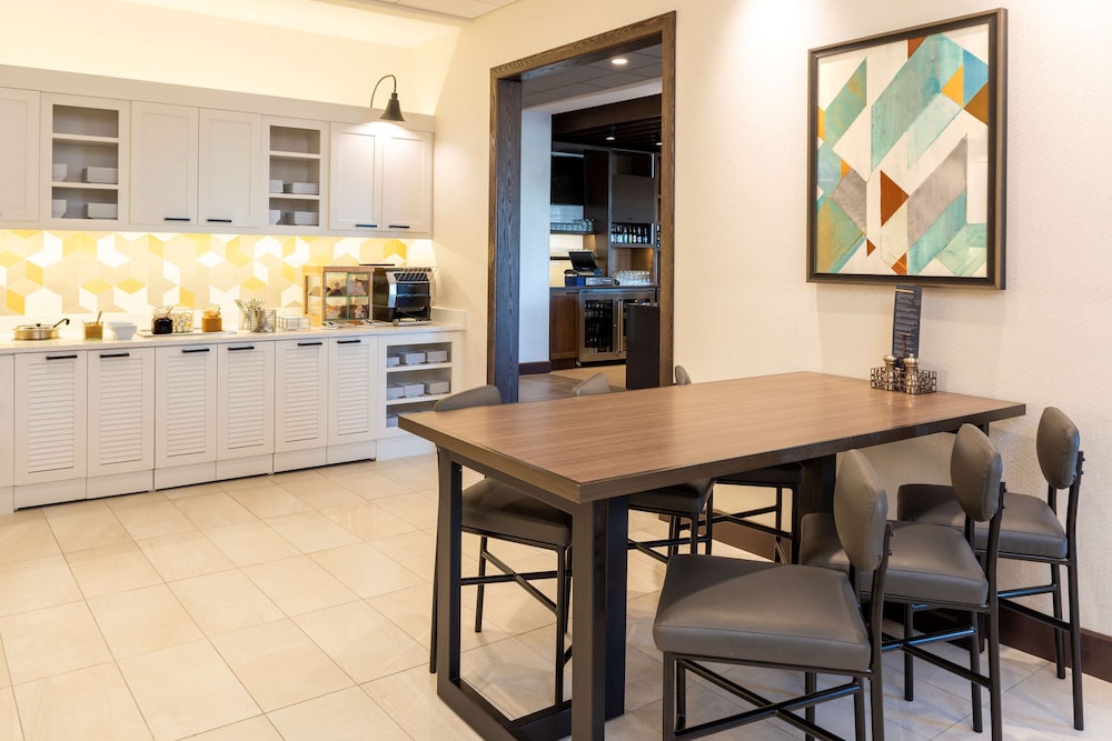 Hyatt Place Flint/Grand Blanc 36/47