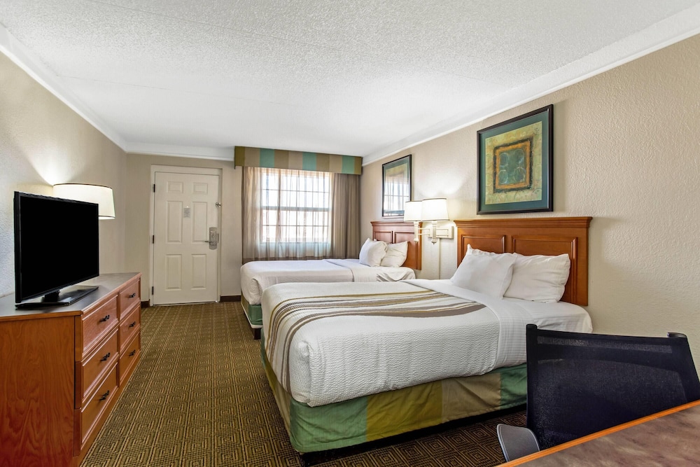 DELUXE, 2 DOUBLE BEDS, PET FRIENDLY
