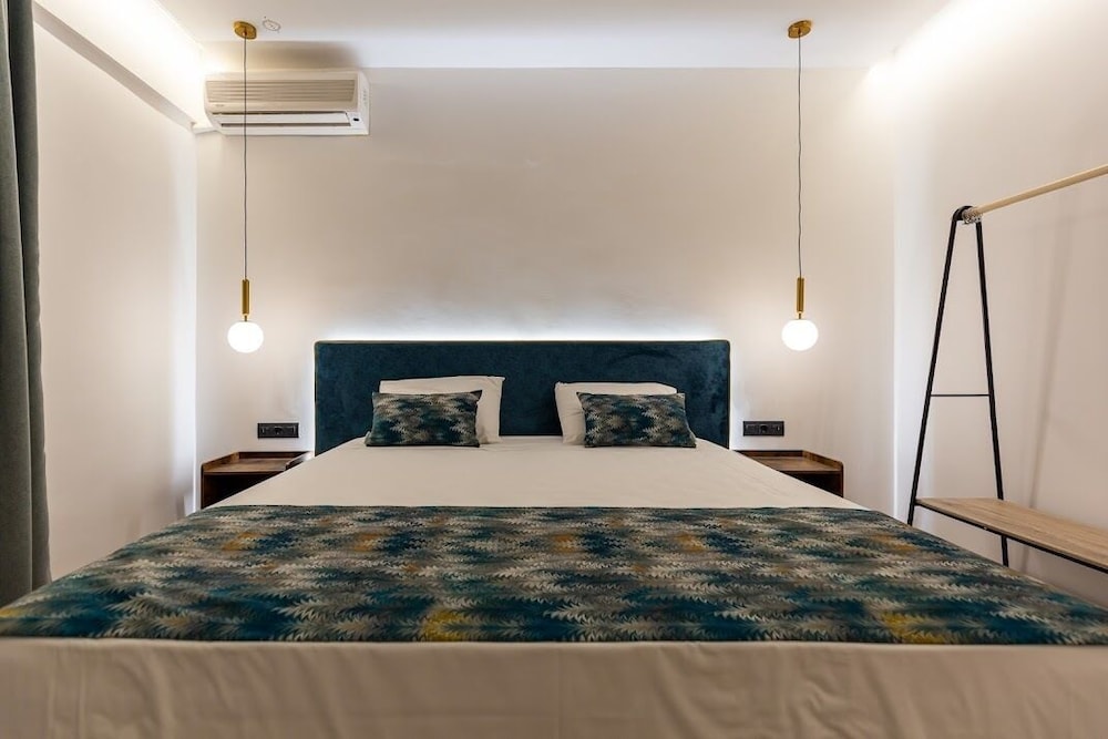 Sirocco Hotel 11/36