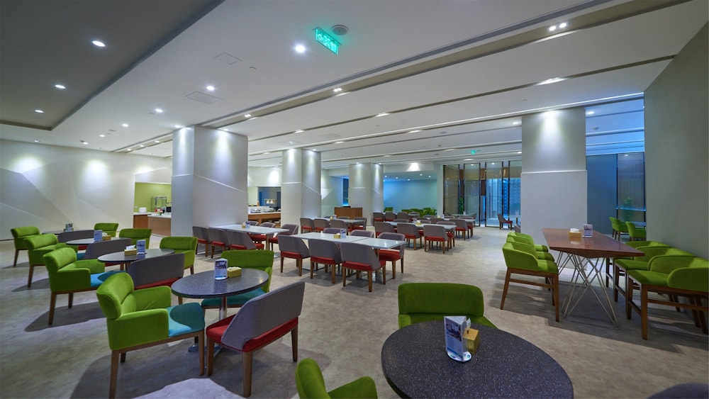 HOLIDAY INN EXPRESS HEFEI DOWNTOWN 62/80