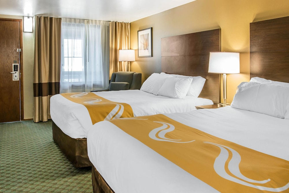 Quality Inn & Suites Houghton Downtown 11/50