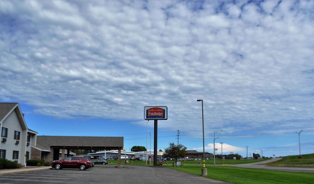 Fairbridge Inn Suites In Thorp Wi 29/47