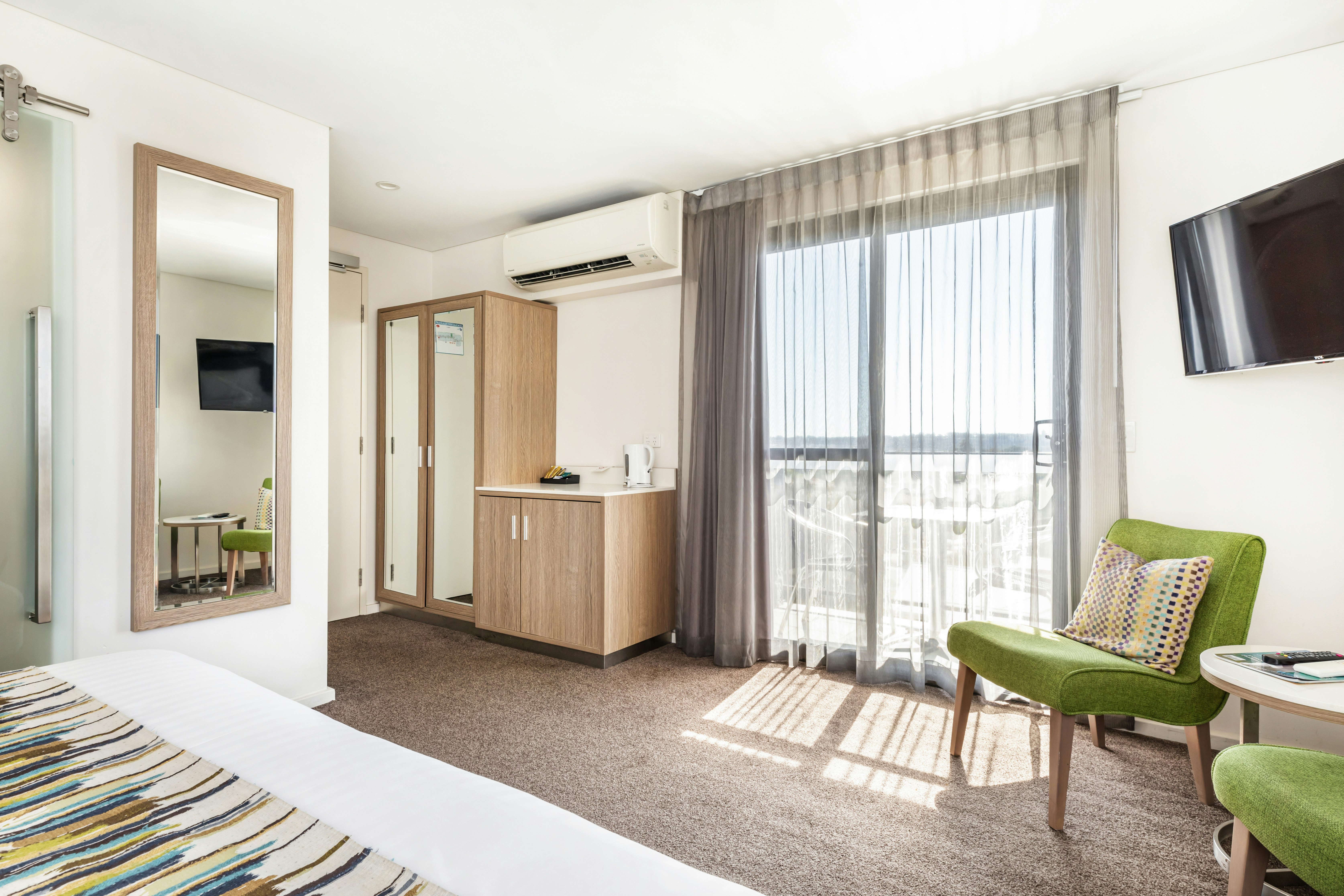Metro Hotel Perth 24/48