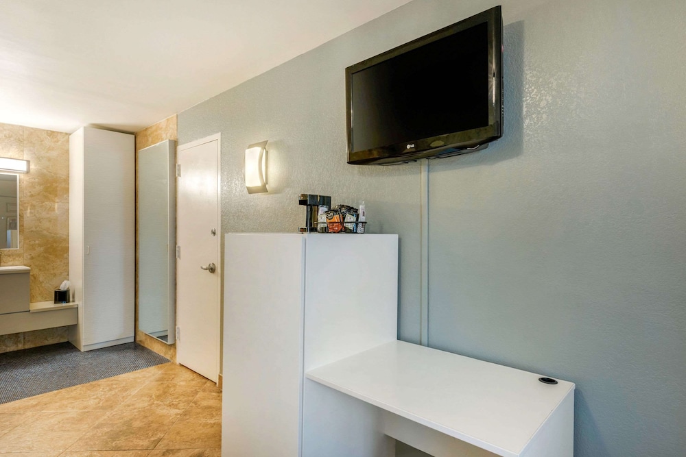 Quality Inn and Conference Center Tampa-Brandon 6/42