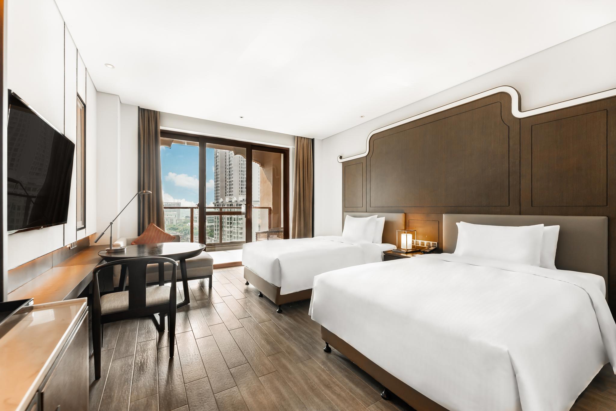 Deluxe, Twin Beds, City View